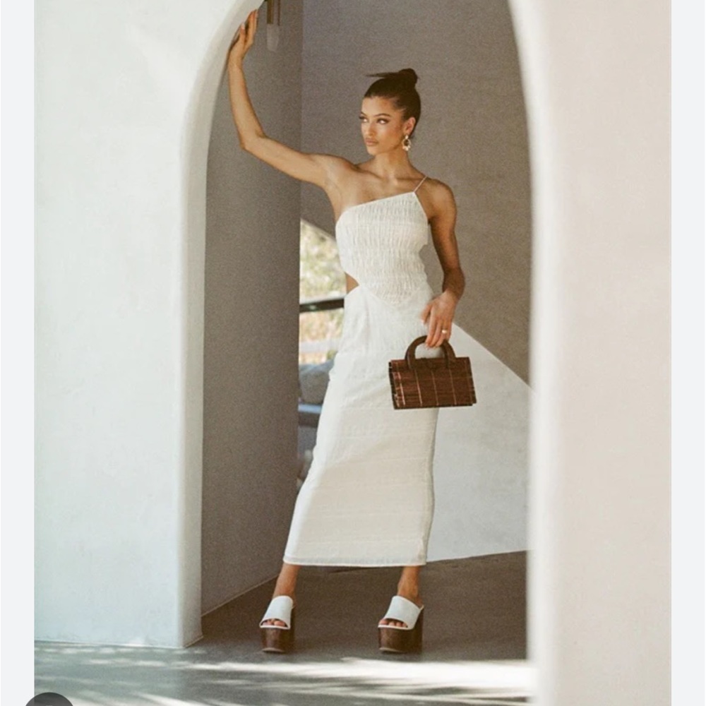 SABO never worn! Size 8 ruched material in cream.